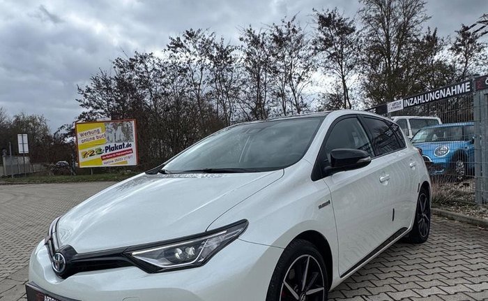 Toyota Auris Hybrid Style Selection in Weiß Metallic